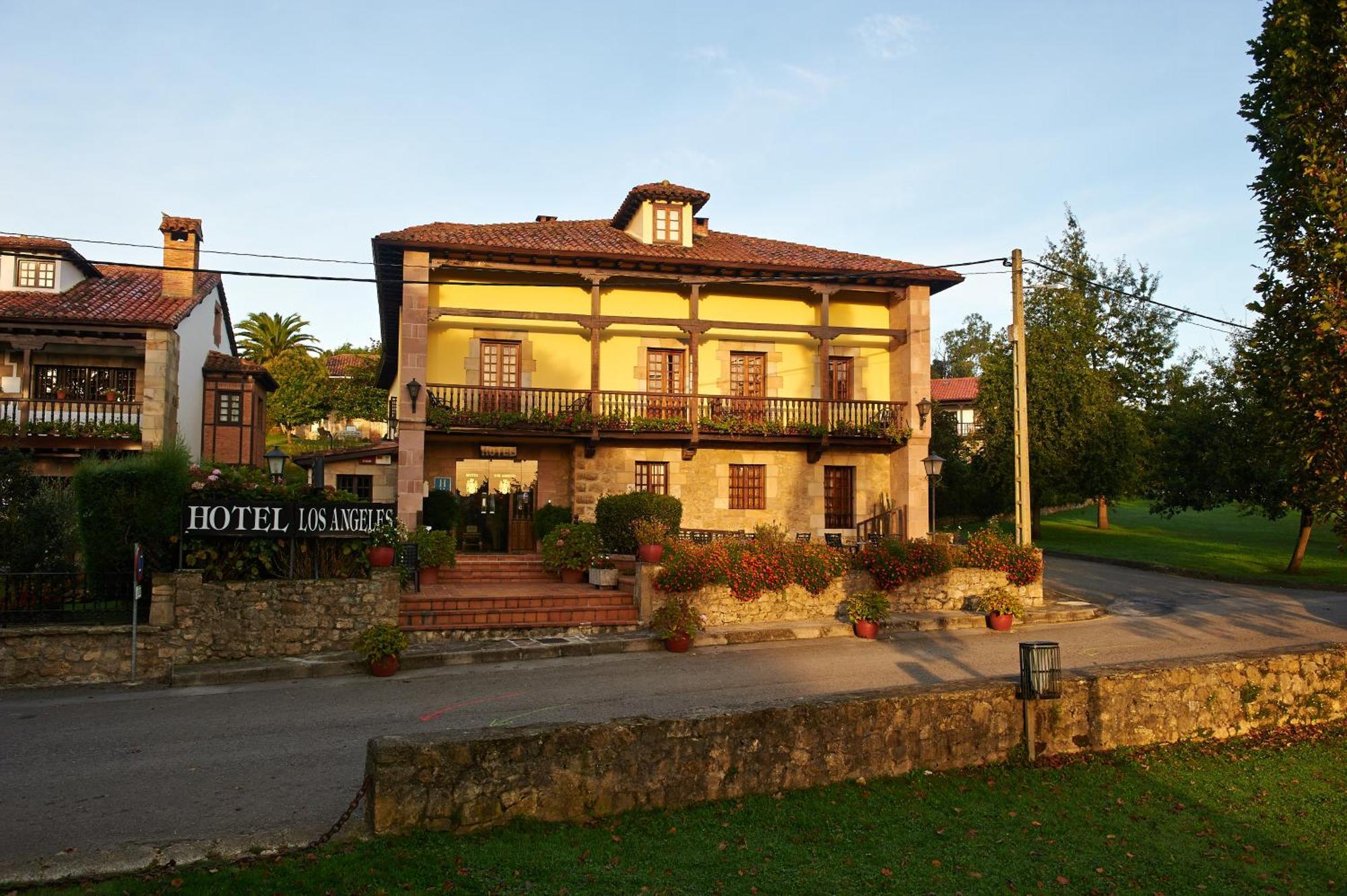 Hotel Los Angeles Santillana del Mar Exterior photo