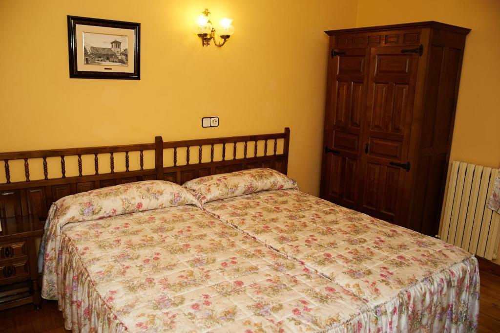 Hotel Los Angeles Santillana del Mar Exterior photo