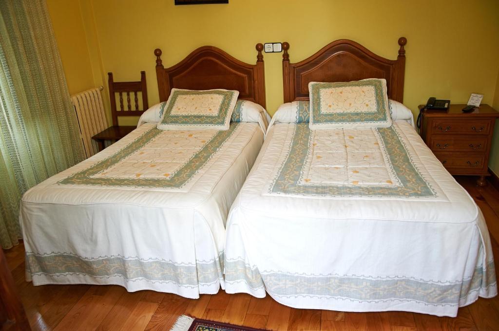 Hotel Los Angeles Santillana del Mar Room photo