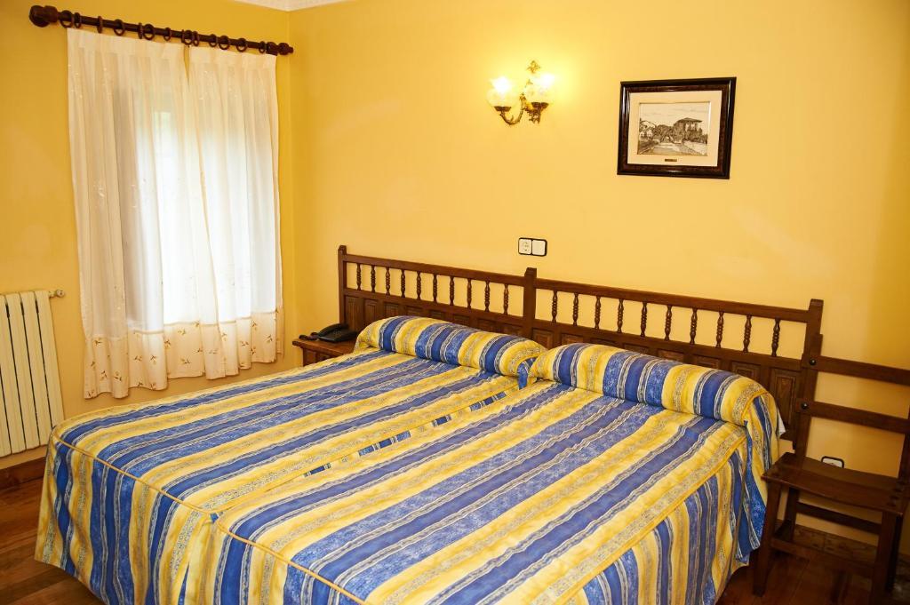Hotel Los Angeles Santillana del Mar Room photo